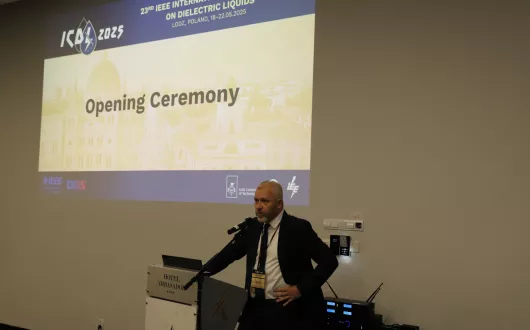 Prof. Paweł Rózga podczas ceremonii otwarcia międzynarodowej konferencji IEEE ICDL 2025.