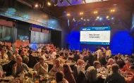Uczestnicy 23. Międzynarodowej Konferencji IEEE ICDL 2025 podczas uroczystej kolacji galowej w Łodzi