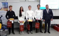 Laureaci konkursu podczas uroczystego wręczenia nagród z udziałem Przemysława Tabaki