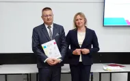 Przemysław Tabaka i Agnieszka Ochmańska podczas uroczystego podsumowania konkursu „Najlepsza Praca Modelowo-Konstrukcyjna”