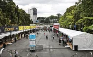 Alejka główna 29. Pikniku Naukowego na PGE Narodowym w Warszawie, gdzie w 168 namiotach swoje osiągnięcia prezentowały instytucje naukowe, edukacyjne i badawcze z Polski i zagranicy.