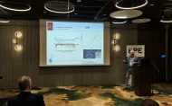 Dr hab. inż. Paweł Rózga, prof. uczelni, prezentuje zagadnienia związane z diagnostyką urządzeń elektroenergetycznych