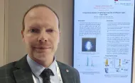 Dr Filip Stuchała z Instytutu Elektroenergetyki Politechniki Łódzkiej podczas sesji posterowej CIGRE 2026.
